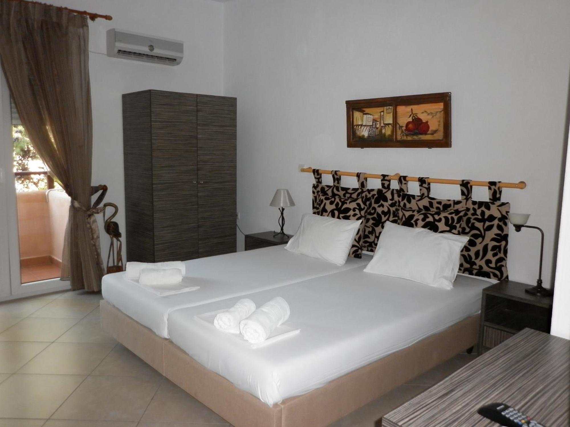 Inanthi Apartment Potos Exterior photo