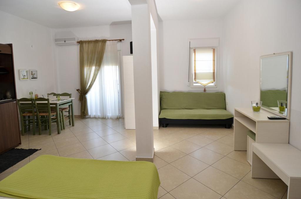 Inanthi Apartment Potos Exterior photo