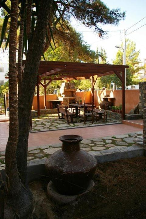 Inanthi Apartment Potos Exterior photo